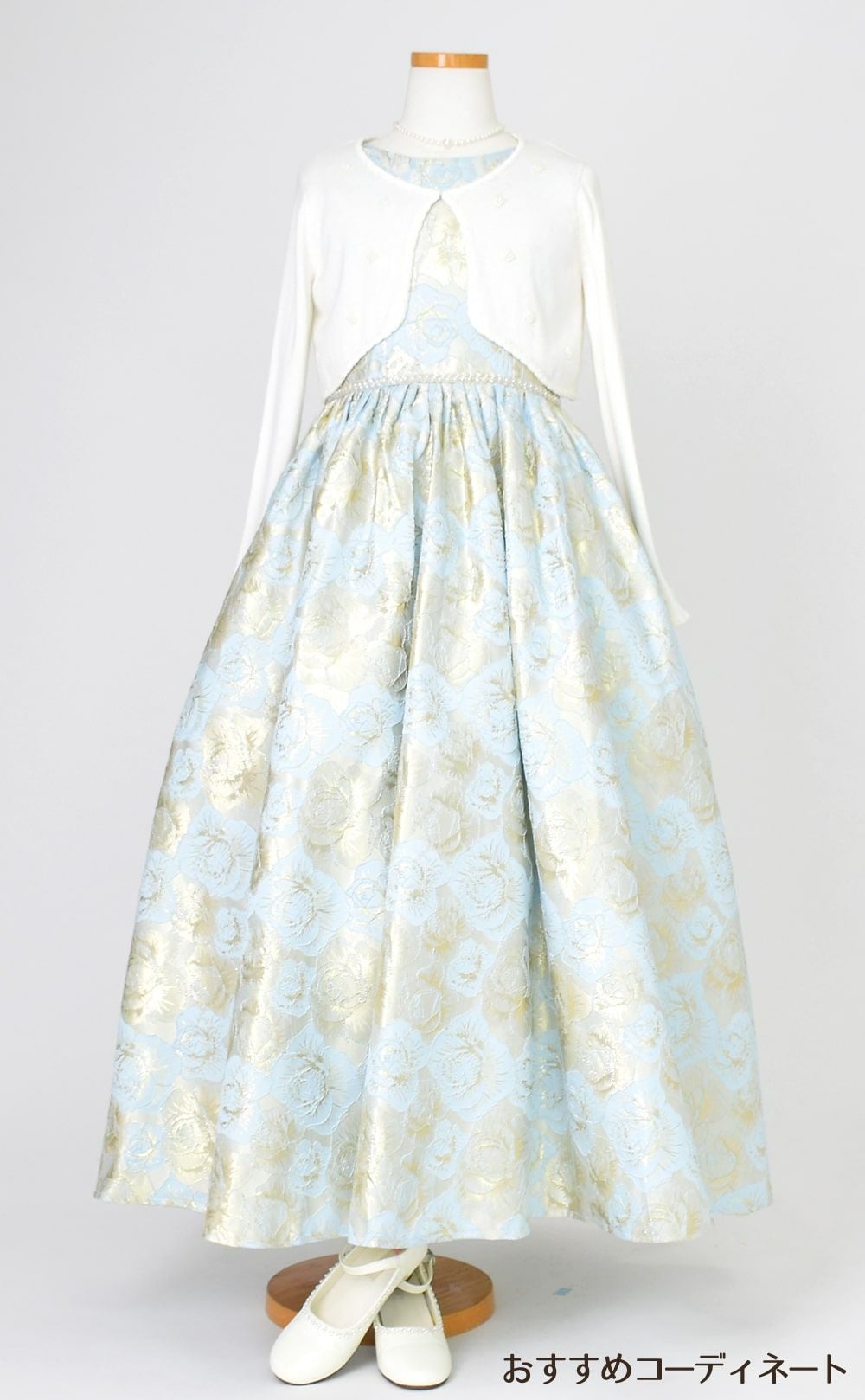 ピアノ発表会や結婚式にぴったりのブルーカラーの女の子用キッズドレス。シンプルで美しいシルエットが魅力のAngel's Closetの子供ドレス レンタル商品（【レンタル】ローズパターンクラシカルロングドレス(YP244) ブルーゴールド）｜画像12