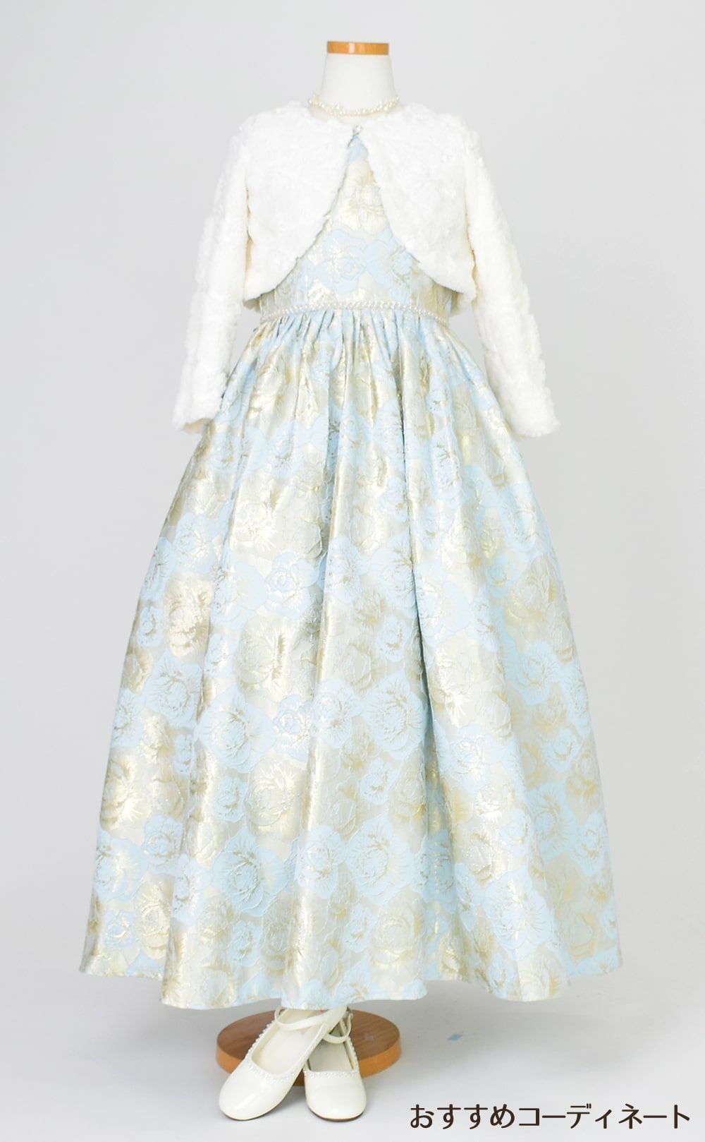 ピアノ発表会や結婚式にぴったりのブルーカラーの女の子用キッズドレス。シンプルで美しいシルエットが魅力のAngel's Closetの子供ドレス レンタル商品（【レンタル】ローズパターンクラシカルロングドレス(YP244) ブルーゴールド）｜画像13