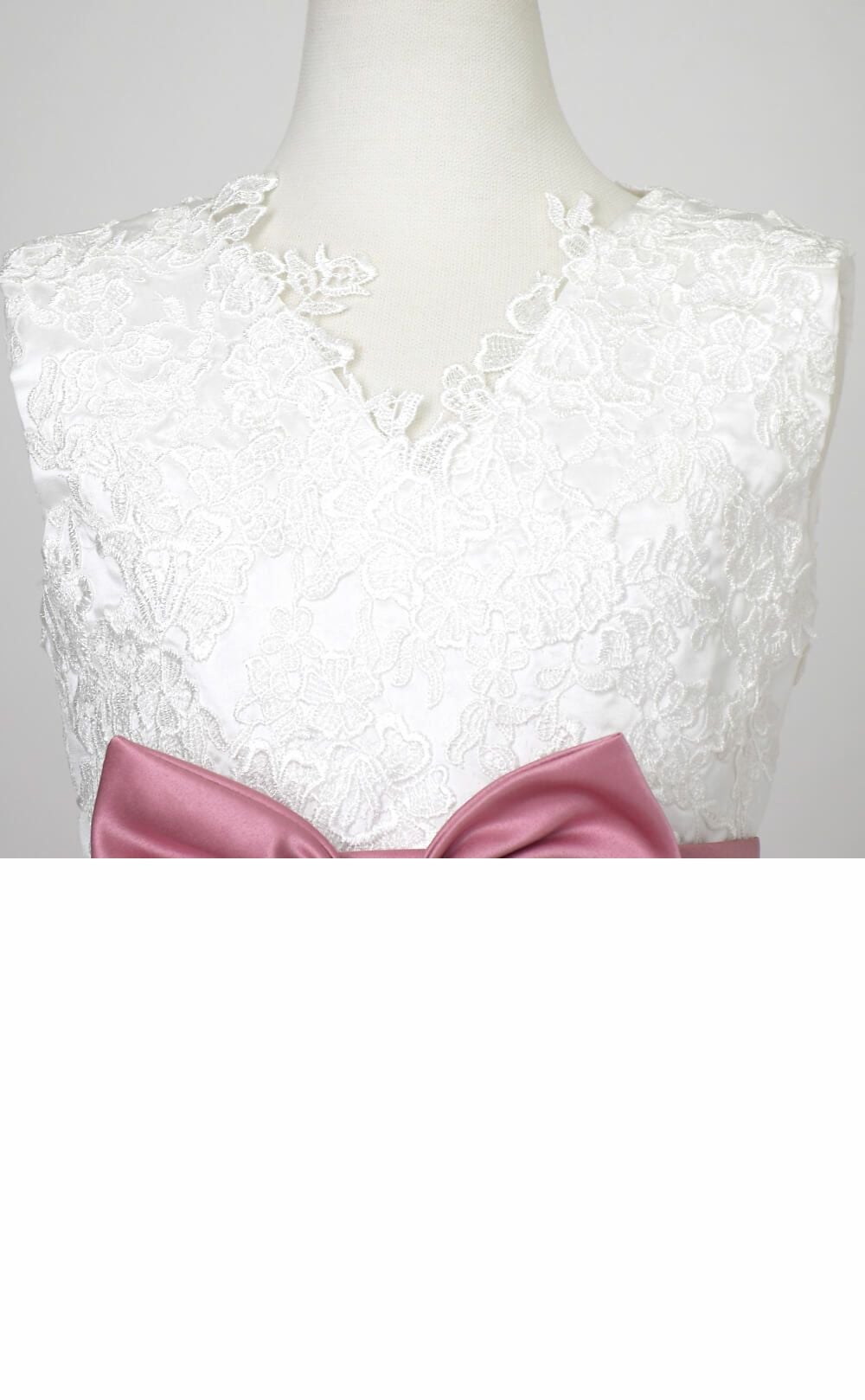 ピアノ発表会や結婚式にぴったりのカラーの女の子用キッズドレス。シンプルで美しいシルエットが魅力のAngel's Closetの子供ドレス レンタル商品（【レンタル】Vネックレース＆バイカラーサテンロングドレス(YP245) ダスティーローズ）｜画像7