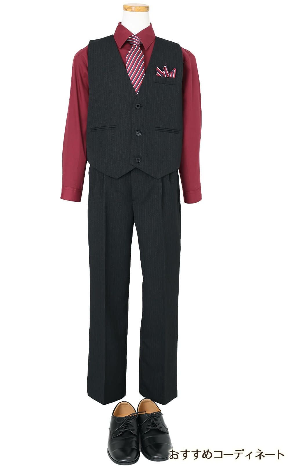 特別な日にぴったりのカラーの男の子用フォーマルスーツ。シンプルで美しいシルエットが魅力のAngel's Closetの子供フォーマル レンタル商品（【レンタル】ベストスーツ4点セット（CC1688）バーガンディー）｜画像6