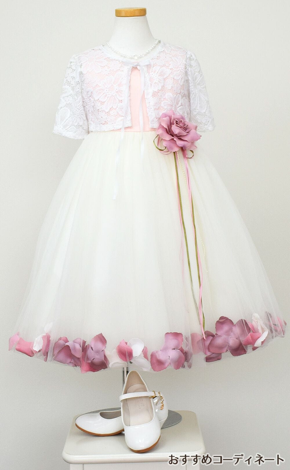 ピアノ発表会や結婚式にぴったりのカラーの女の子用キッズドレス。シンプルで美しいシルエットが魅力のAngel's Closetの子供ドレス レンタル商品（【レンタル】サテン＆チュールフラワーペタルドレス（KD160B）ローズ）｜画像10